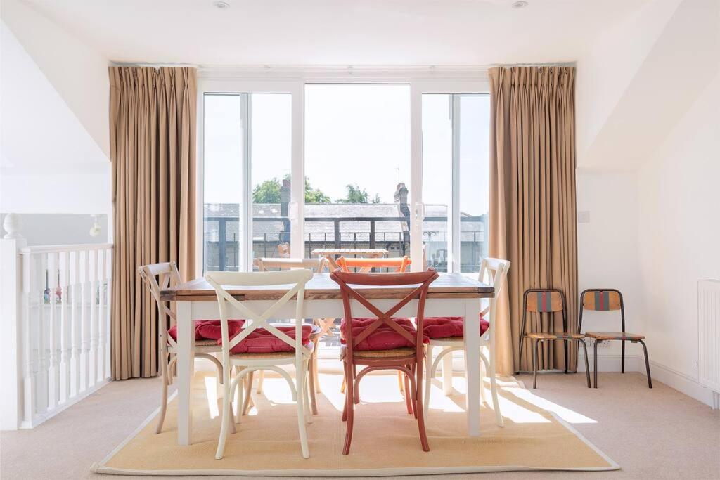 Spacious 3 Bedroom Flat With Terrace Лондон Экстерьер фото